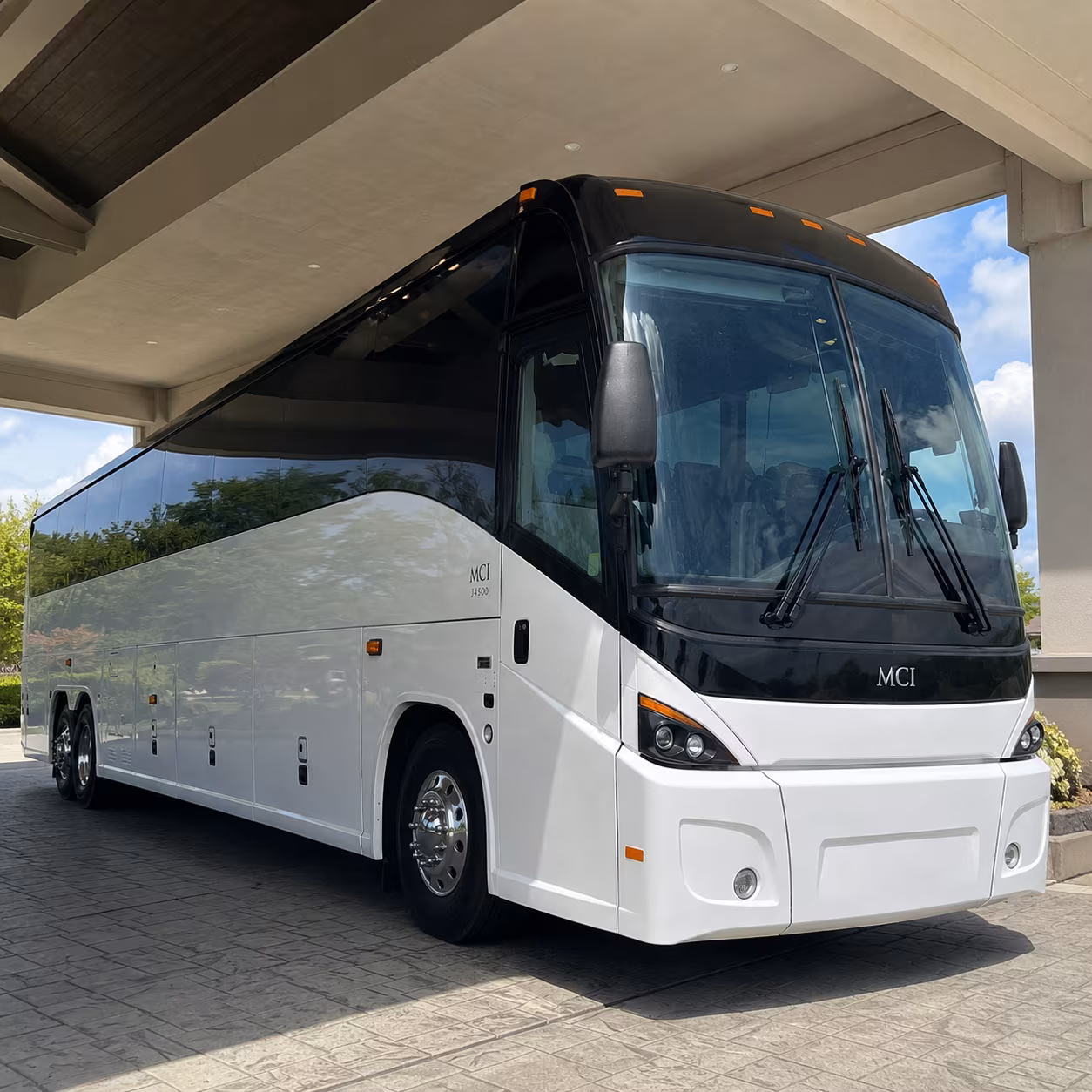 shuttle buses to and from flagstaff pulliam airport flg